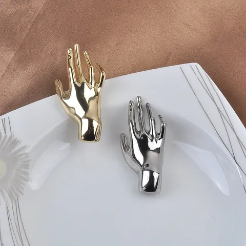 Creative Hand Gesture Heart Hands Brooch Personalized Minimalist Alloy Electroplated Suit Lapel Pin Fashion Jewelry Accessory Women Men