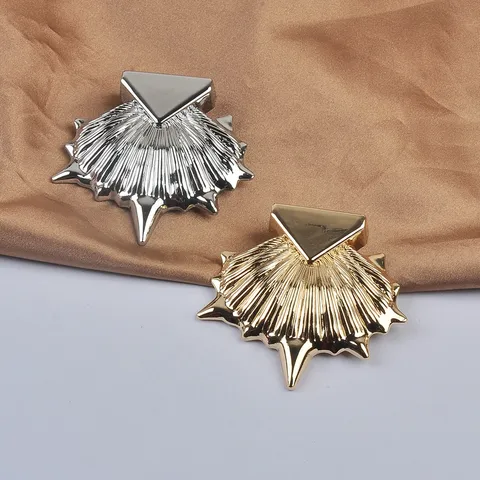 Broche en Alliage Européenne Vintage Géométrique Coquillage Triangle Épingle Personnalité Badge Surdimensionné Pour Manteau Veste Bijoux Unisex
