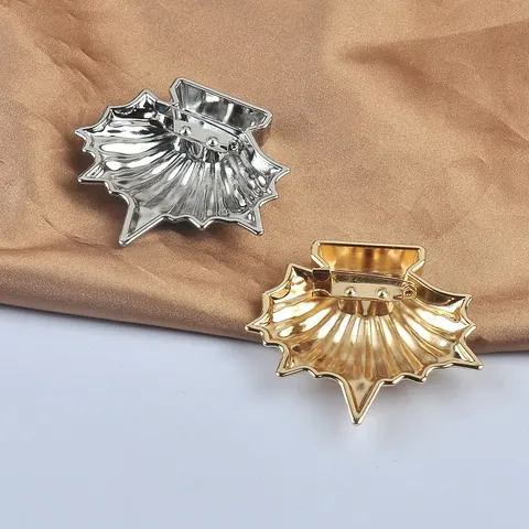 Broche en Alliage Européenne Vintage Géométrique Coquillage Triangle Épingle Personnalité Badge Surdimensionné Pour Manteau Veste Bijoux Unisex