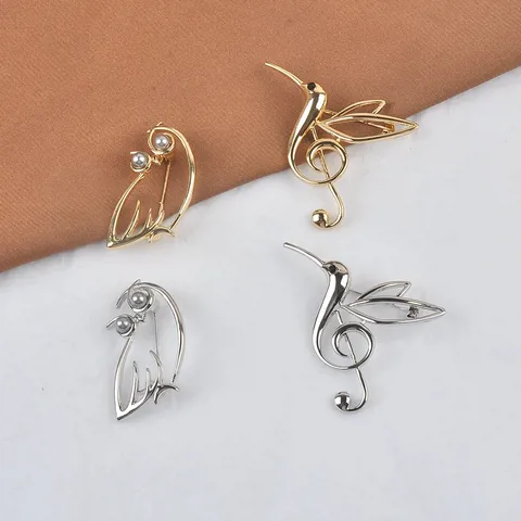 Vintage Kreative Hohl Vogel Brosche Legierung Künstliche Perle Kolibri Violinschlüssel Pin Gold Silber Plattiert Schmuck Damen