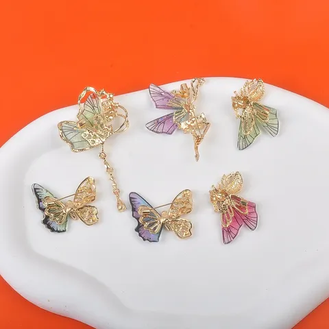 Elegante Schmetterling Biene Fee Brosche Für Damen High-End Design Eingelegt Zirkonia Strass Legierung Insekt Brosche Pins Kleidung Accessoires Geschenk