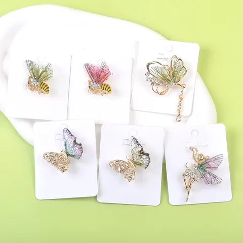 Elegante Schmetterling Biene Fee Brosche Für Damen High-End Design Eingelegt Zirkonia Strass Legierung Insekt Brosche Pins Kleidung Accessoires Geschenk