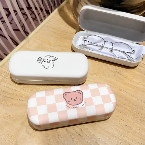 Étui à Lunettes Portable en Cuir PU Mignon Ours Cartoon Carreaux Boîte de Rangement Anti-Pression pour Étudiants