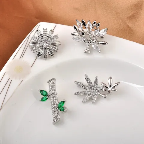 Broche de Cobre con Circonia de Moda Lujo Hoja de Bambú Arce Árbol Margarita Hebilla Anti-Exposición para Ropa Mujer Joyería
