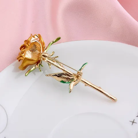 Elegante Spilla da Balia a Forma di Rosa Dorata in Lega Stile Vintage Con Accenti in Smalto Verde per Cappotto Abbigliamento Vestito Accessori Donna Gioielli Regalo