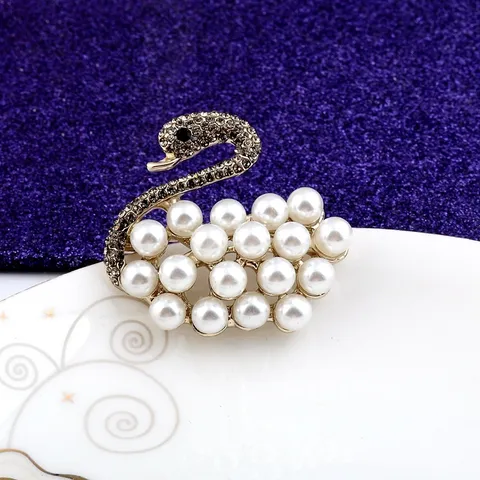 Elegant Swan Brooch for Women Fashion Alloy Artificial Pearl Rhinestone Animal Lapel Pin Dress Accessories Jewelry Gift