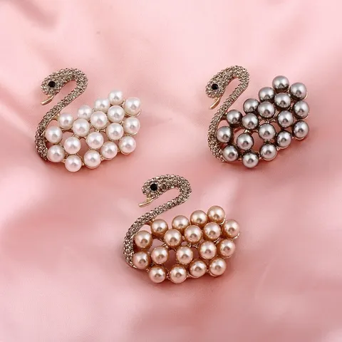 Elegant Swan Brooch for Women Fashion Alloy Artificial Pearl Rhinestone Animal Lapel Pin Dress Accessories Jewelry Gift