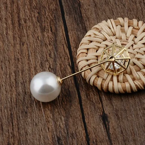 Vergulde Holle Diamantvormige Broche Met Zirconia En Kunstparel Elegante Reversspeld Voor Dames Kledingaccessoires