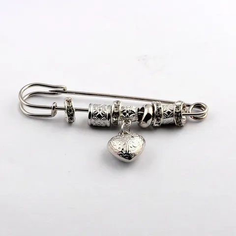 Vintage Alloy Heart Brooch Pin For Women Retro Engraved Heart Pendant Shawl Buckle Rhinestone Cardigan Scarf Pin Jewelry