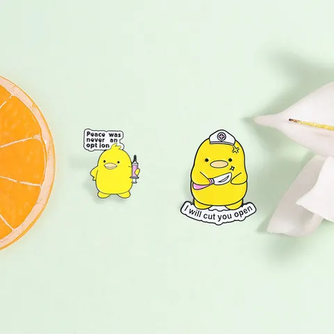 Funny Cartoon Yellow Duck Alloy Enamel Brooch Novelty Syringe Nurse Knife Pattern Lapel Pin Cute Personality Costume Badge Accessory For Bag Clothes