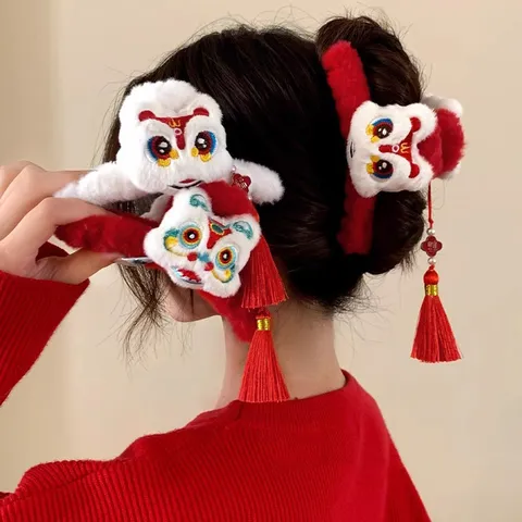Pinza para el Cabello de Peluche de Estilo Chino Danza del León Con Borla Larga Rojo Blanco Bordado Pinza de Garra Tocado