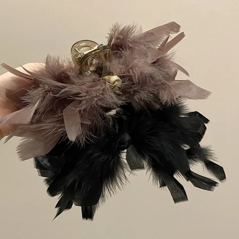 Large Ostrich Feather Hair Claw Elegant Fairy Shark Clip For Women Chic Handmade Feather Hair Accessory Temperament Hairpin