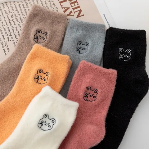 Damen Winter Verdickt Nerzimitat Samt Mittlere Rohr Socken Süß Cartoon Bär Stickerei Warm Weich Plüsch Schlafsocken Für Kaltes Wetter