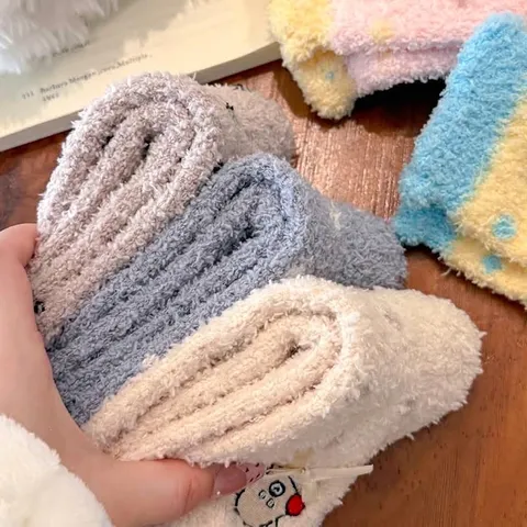 Damen Süße Cartoon Katze Bär Korallenvlies Schlafsocken Verdickt Warm Winter Punktmuster Wadenhoch Innenboden Socken Mit Schleife