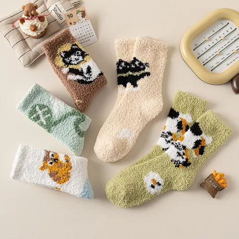 Damen Süße Cartoon Korallenvlies Socken Verdickte Warme Winter Schlafsocken Japanischer Stil Weiche Indoor Bodensocken Für Damen