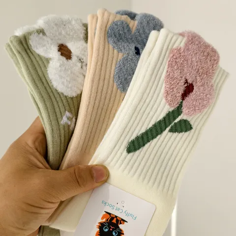 Women's Retro Floral Jacquard Cable Knit Crew Socks Thickened Winter Cotton Mid Tube Socks Casual Floral Patterned Hosiery