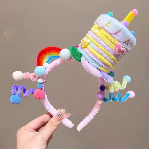 Serre-tête d'Anniversaire en Chenille Fait Main Joli Gâteau Bougie Dessin Animé Accessoires de Cheveux pour Fête d'Anniversaire d'Enfants