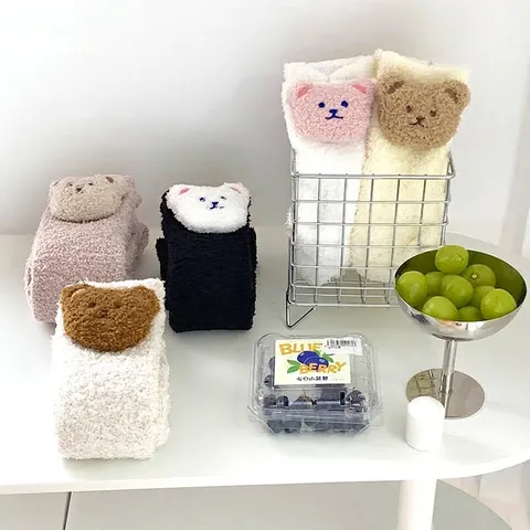 Damen Winter Verdickt Korallenvlies Mittlere Wade Socken Süße 3D Plüsch Bär Dekor Warme Zuhause Schlafsocken Weiche Hosiery