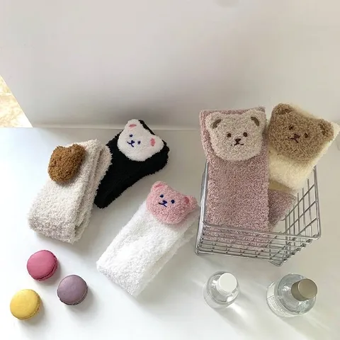 Damen Winter Verdickt Korallenvlies Mittlere Wade Socken Süße 3D Plüsch Bär Dekor Warme Zuhause Schlafsocken Weiche Hosiery