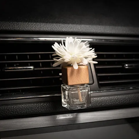 Car Air Vent Aromatherapy Bottle Glass Perfume Diffuser Bottle With Flower Diffusion Stick Car Interior Decoration