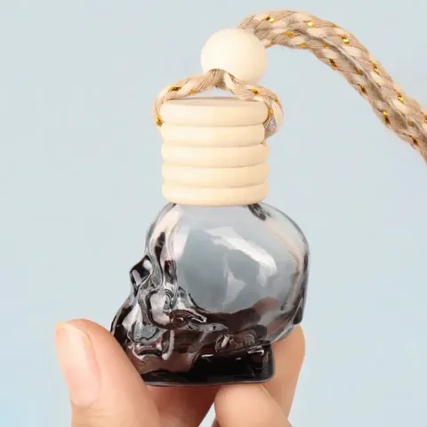 Gradient Skull Glass Car Perfume Bottle Aromatherapy Diffuser Hanging Pendant For Auto Interior Decoration