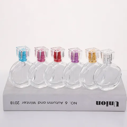 Φορητό Κενό Γυάλινο Μπουκάλι Αρώματος Καλλυντικό Μπουκάλι Σπρέι Υποφιάλωσης Με Πολύχρωμη Αντλία Πίεσης Και Διαφανές Τετραγωνικό Καπάκι