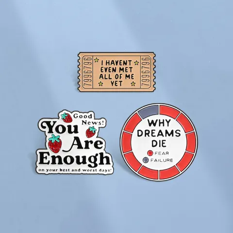 Retro Zinklegierung Emaille Brosche Pin Inspirierend Englisch Slogan Erdbeere Ticket Abzeichen Cartoon Revers Pin Für Rucksack Kleidung Schmuck