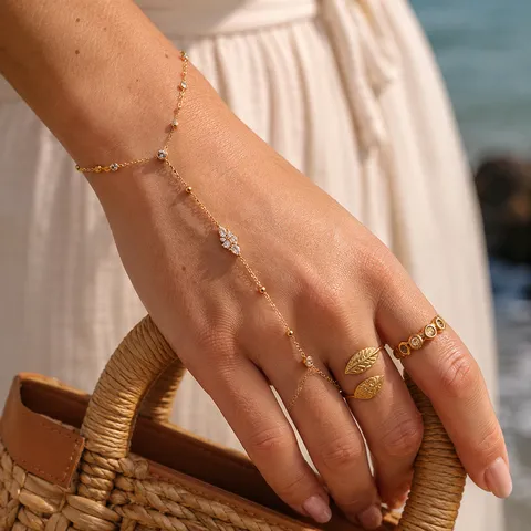 Bracelet Relié À Une Bague en Acier Inoxydable Géométrique Avec Zirconia pour Femmes Plaqué Or 18K Bijoux de Luxe Léger