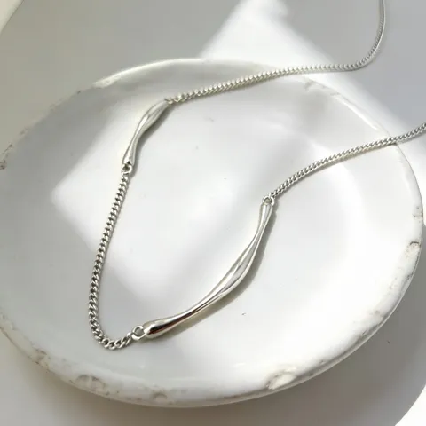 Collar de Plata de Ley 925 Minimalista para Mujer Barra Curva Geométrica Cadena de Eslabones Collares Ajustables Diseño Personalizado Joyas de Estilo Frío