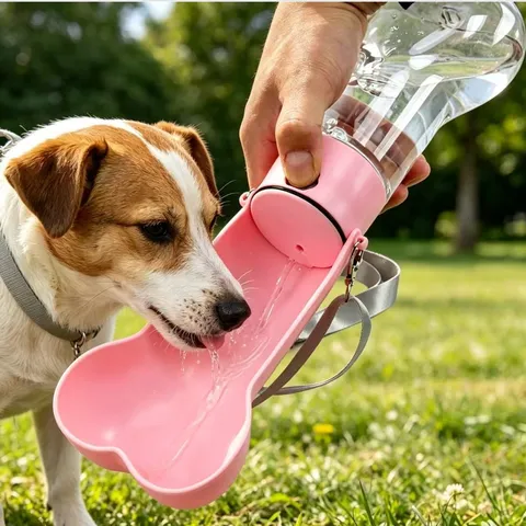 Bouteille d'Eau Portable pour Animaux de Compagnie Distributeur d'Eau Chien Extérieur Forme d'Os Tasse à Boire avec Sangle Bandoulière