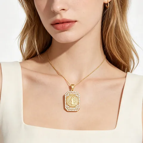 Ciondolo Quadrato Vergine Maria in Rame Placcato Oro 18K Stile Hip Hop Religioso con Zirconia Ciondolo Solo Senza Catena