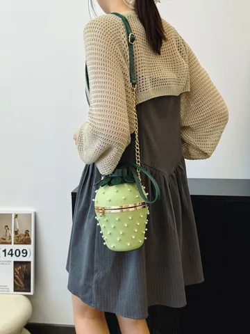 Erdbeere Form Perle Eimertasche Für Damen Einzigartiger Frucht Stil PU Leder Umhängetasche Mit Goldener Kette Handtasche