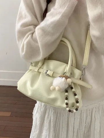 Damen Retro Falten Gürtel Design Handtasche Einfarbig Weich PU Leder Schulter Umhängetasche Mit Plüsch Anhänger