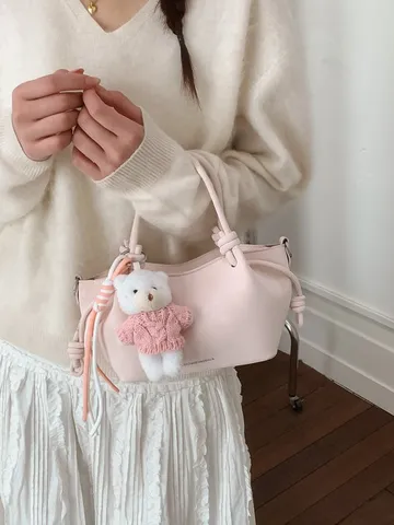 Damen Plissee PU Leder Eimertasche Kleine Cloud Umhängetasche Mit Plüschbär Anhänger Minimalistische Pendler Schultertasche