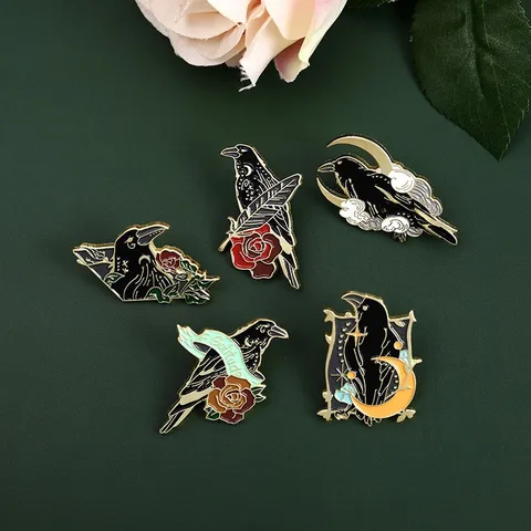 Gothiek Creatieve Kraai Raaf Legering Emaille Broche Pin Set Zwarte Vogel Maan Roos Veer Badge Kleding Accessoires