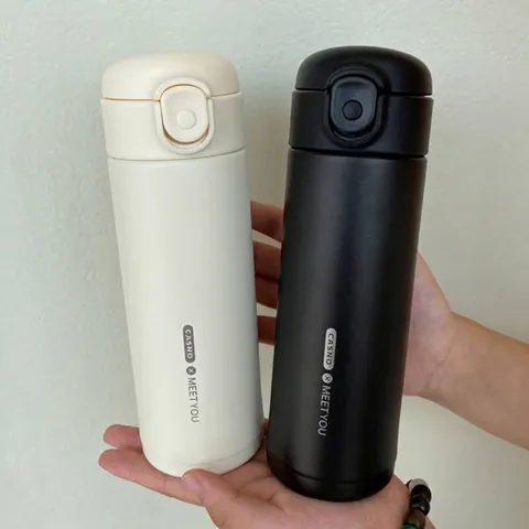 Moderne 316 Roestvrijstalen Geïsoleerde Waterfles Draagbare Bounce Deksel Thermos Met Filter Voor Studenten Auto Buiten