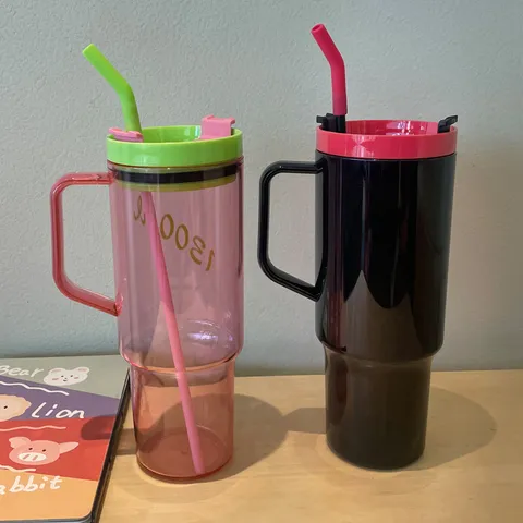 Große Kapazität Sport Wasserflasche Mit Strohhalm Und Griff Tragbarer Polycarbonat Kunststoffbecher Für Outdoor Fitness Büro