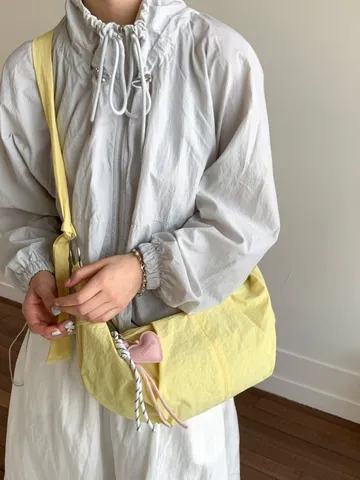 Damen Minimalistische Nylon Halbmond Hobo Tasche Koreanischer Stil Unterarm Schultertasche Mit Geknotetem Gurt Und Herzanhänger Sommer Handtasche