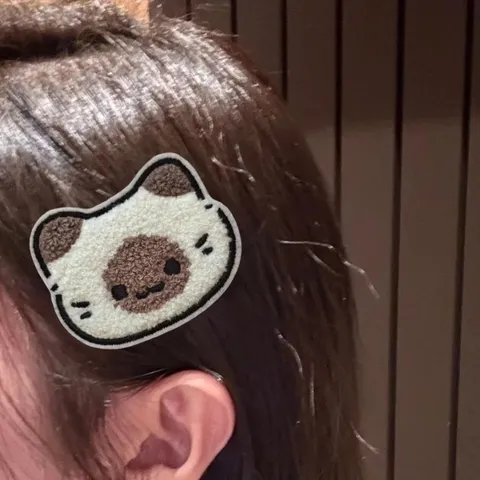 Cute Plush Cat Head Hair Fringe Pad Cartoon Animal Non-Marking Hair Clip Soft Fluffy Magic Tape Gripper For Women Girls Hair Accessory