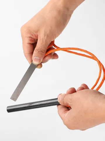 Outil de Survie Allume-Feu en Silex Magnésium pour Camping en Plein Air avec Grattoir en Acier Inoxydable
