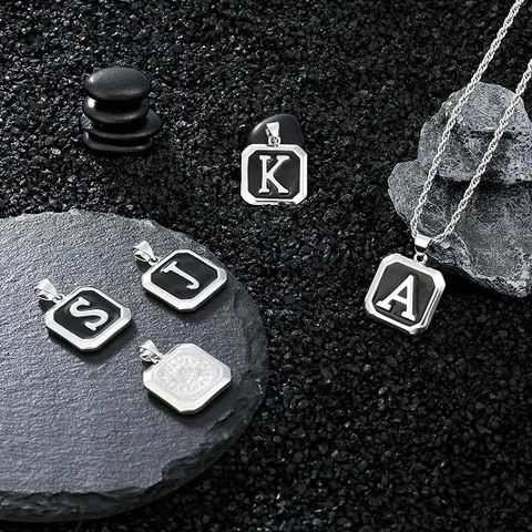 Collier Pendentif Lettre Carré en Acier Inoxydable Minimaliste Pour Hommes Femmes Mode Alphabet Initial Bijoux Cadeau