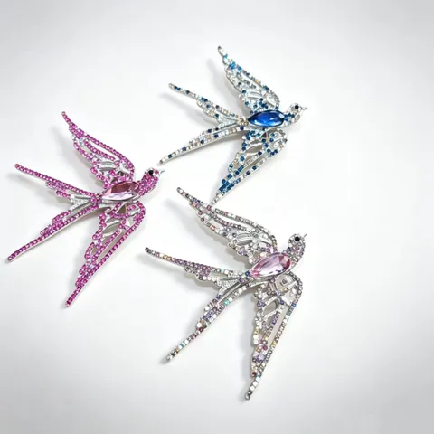 Elegant Zinc Alloy Swallow Brooch For Women Sparkling Multicolor Rhinestone Animal Bird Pin Accessories For Dress Suits Banquet Wedding Jewelry Gift