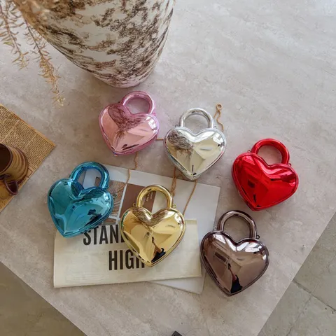 Herzförmige Acryl Spiegel Abendtasche Für Damen Nische Chic Handtasche Mit Rundem Griff Und Abnehmbarer Metall Kette