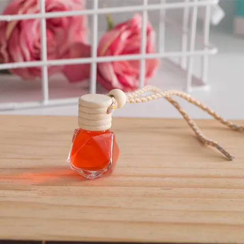 Ciondolo Profumo per Auto Bottiglia di Vetro Taglio Diamante Deodorante per Ambienti Ornamento Sospeso Diffusore di Oli Essenziali Accessori Interni Auto