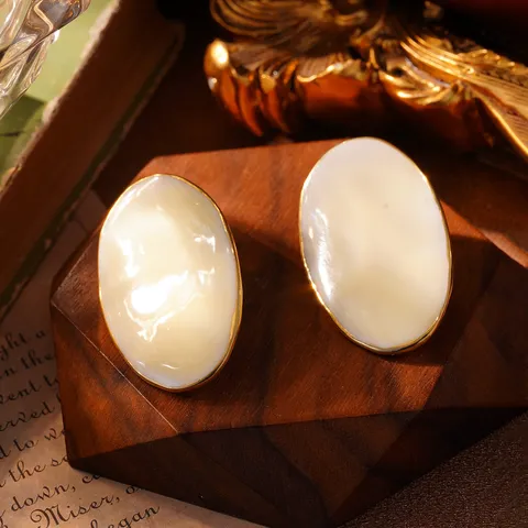 Boucles d'Oreilles Clous Fleur en Émail Blanc Vintage Français pour Femme Tige en Argent Sterling 925 Perle Artificielle Strass
