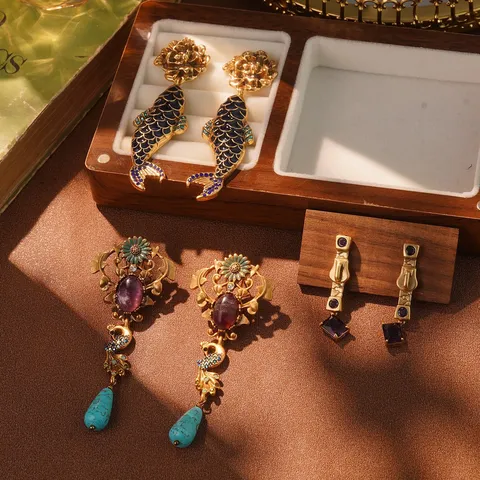 Boucles d'Oreilles Gland Style Palais Vintage Alliage d'Or Perle Artificielle Strass Femmes Bijoux Géométriques Rétro