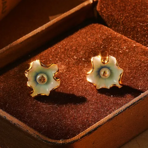 Boucles d'Oreilles Clous Florales en Émail Français Rétro Perle Naturelle Tige en Argent Sterling 925 Bijoux Vintage
