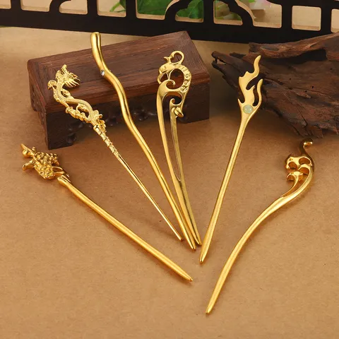Pic à Cheveux Vintage en Métal Dragon Ajouré Or Nuage de Bon Augure Traditionnel Hanfu Accessoires Cheveux pour Femmes Mariage Coiffure