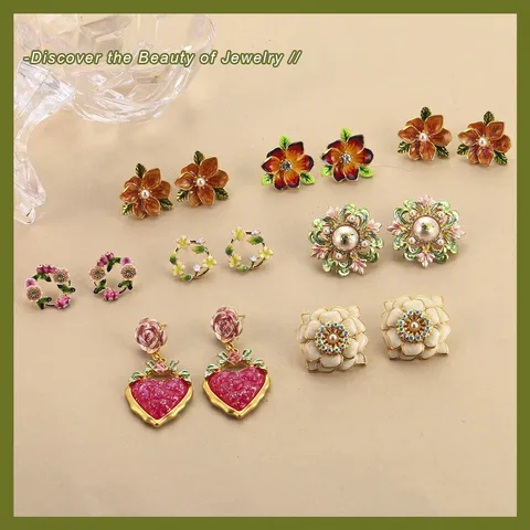 Boucles d'Oreilles Fleur en Émail Style Palais Rétro Avec Tige en Argent Sterling 925 Boucles d'Oreilles Perle Artificielle et Strass Femme
