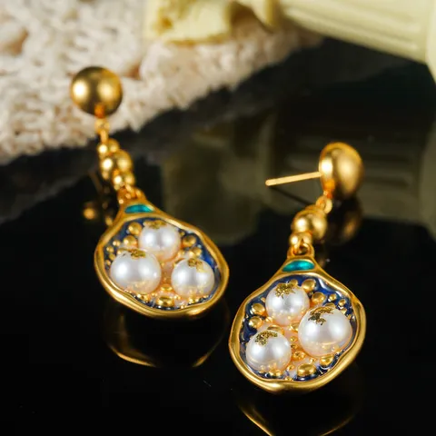 Orecchini in Smalto Stile Corte Reale Francese Retrò Eleganti Orecchini a Bottone con Perle Artificiali e Strass Intarsiati Gioielli Donna Vintage Lusso Leggero